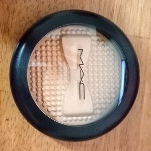 Never used- MAC 2022 limited edition Highlighter